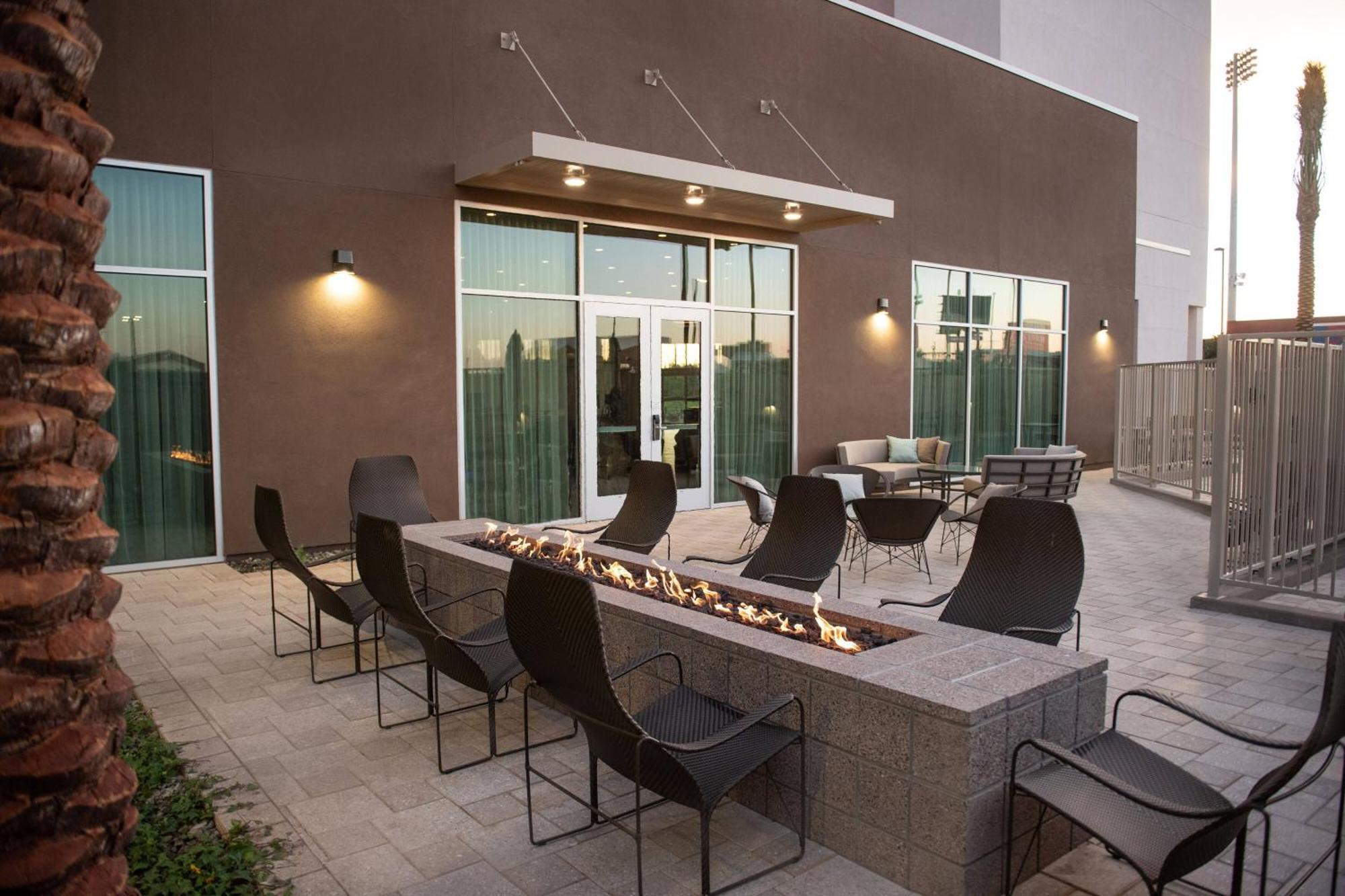 Courtyard By Marriott Mesa At Wrigleyville West מראה חיצוני תמונה